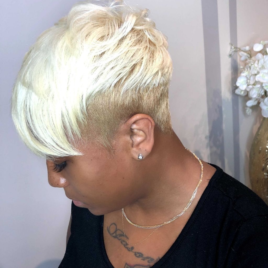 🌬️P l a  t i n u m 💎 They say blondes have more fun well she\'s the life of the PARTY! Hair | By Halima